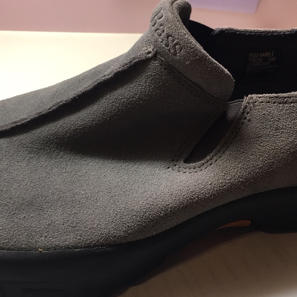 A pair of bass-marble shoes